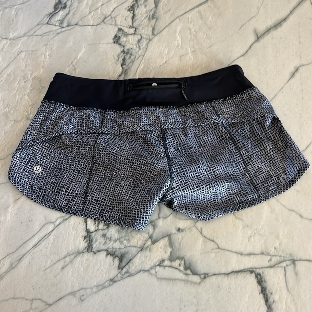 Lululemon Speed Up 2.5” Shorts - Picture 2 of 5